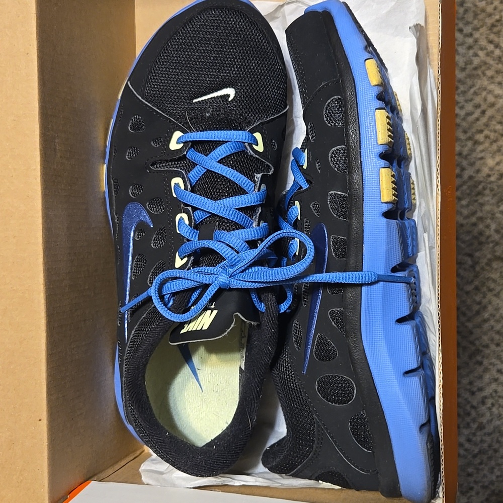 NIKE Women's Flex Supreme TR in Black/Lake Blue - Barely Volt
